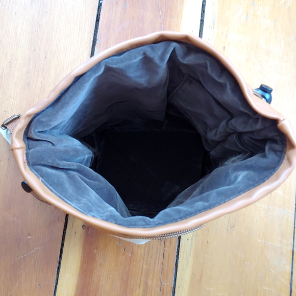 Drawstring Camera Bag with Strap - Picture 5 of 8